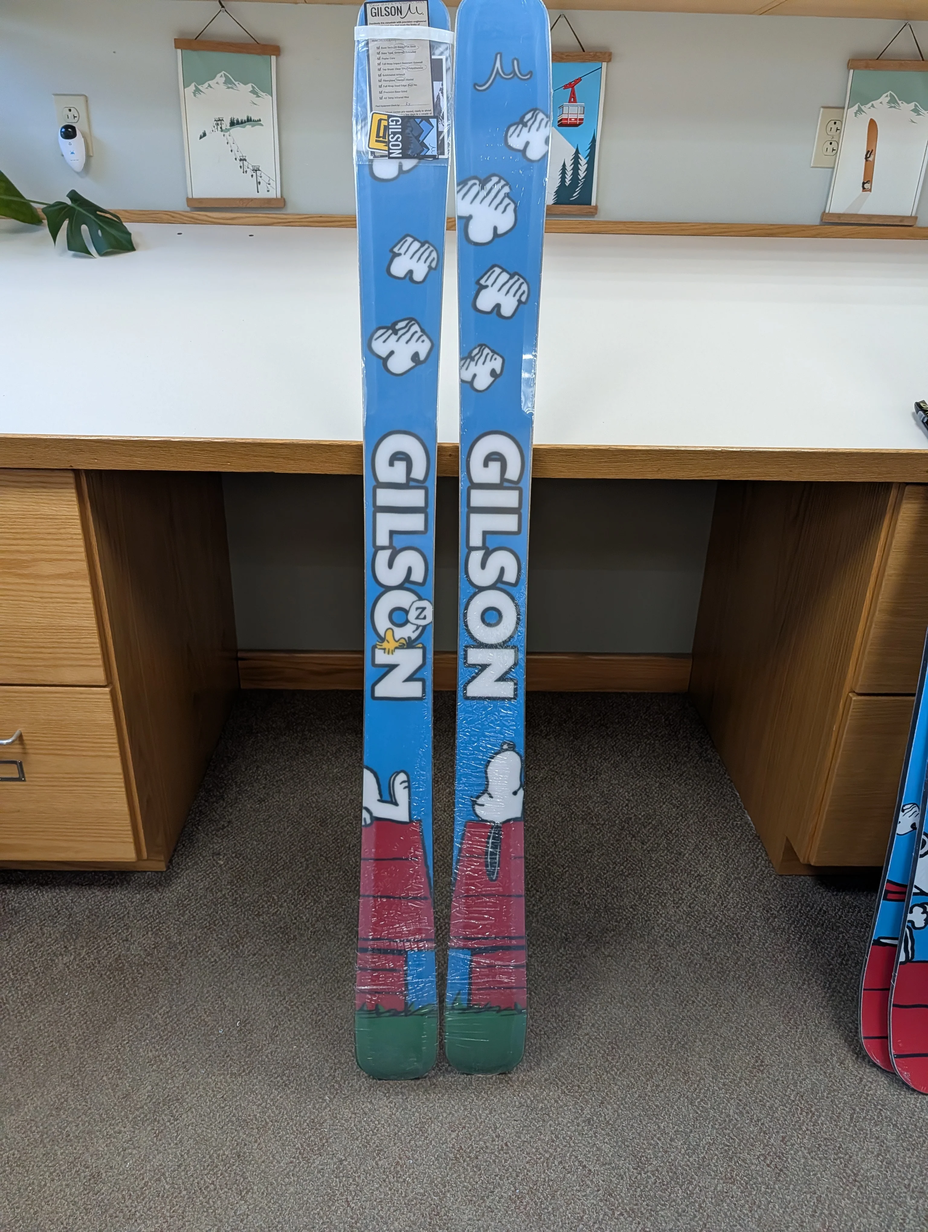 GILSON Closeout #3291 – Snoopy Skis 163cm - Image 2