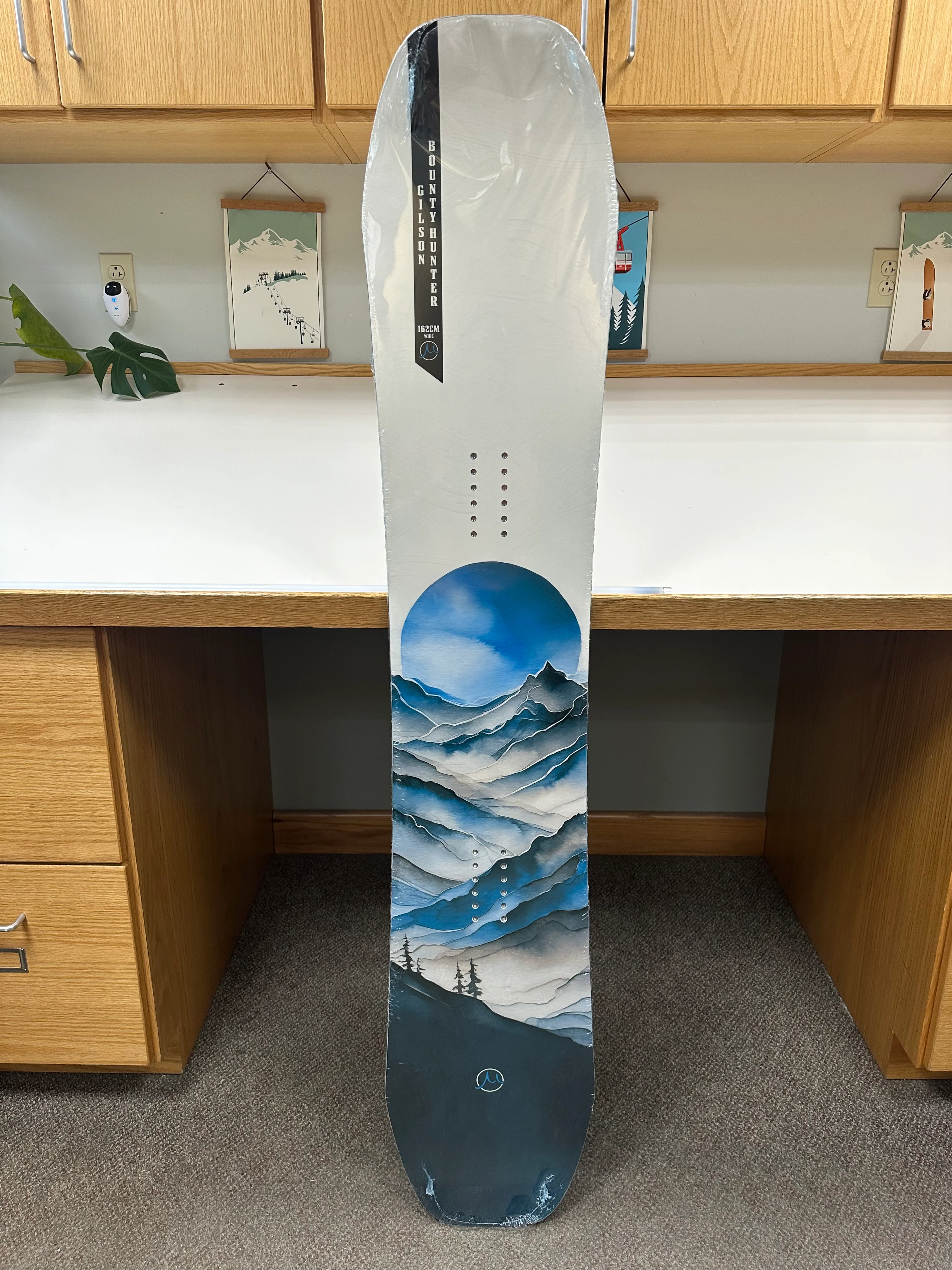 GILSON Closeout - Bounty Hunter Range 162cm Wide (NEW)